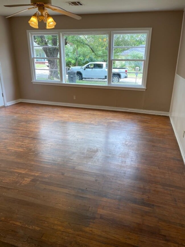 Photo - 2236 Dewey Ave