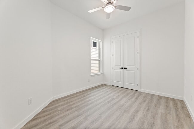 Photo - 256 Capetown Way