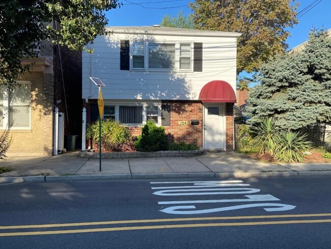 Building Photo - 294 Front St Unit 1a