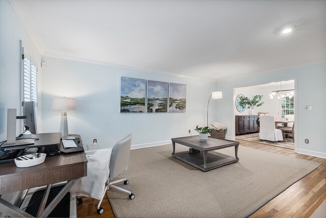 Photo - 104 Terrace Dr NE