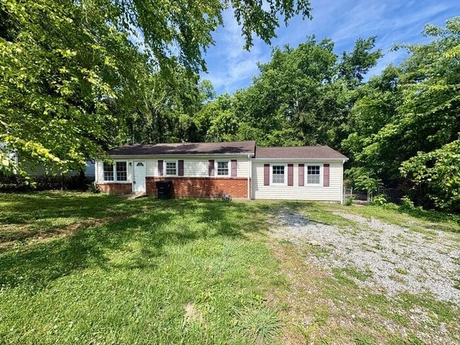 Building Photo - 3 Bed /2.5 Bath East Nash!
