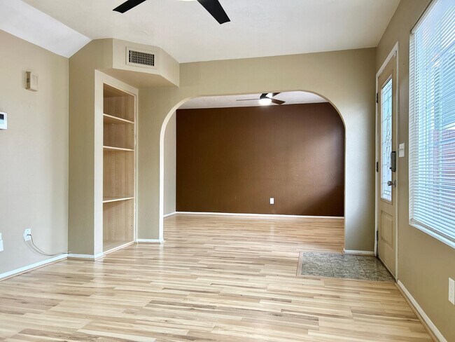 Photo - 2301 E University Dr