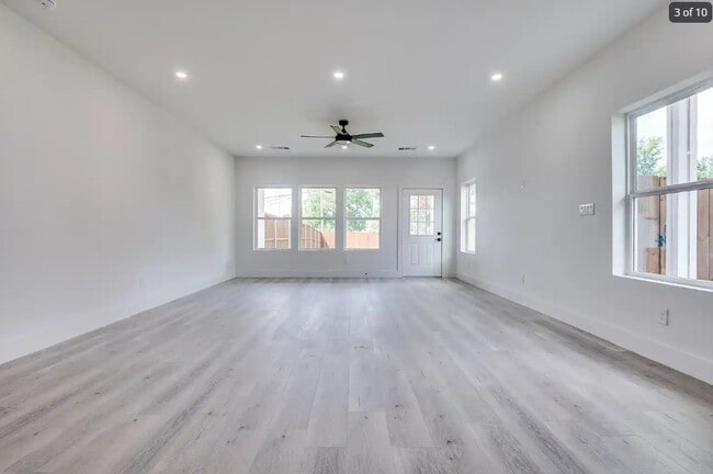 Photo - Room in Duplex on Wendelkin St