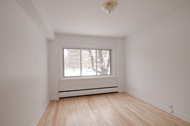 Photo - 6525 Côte-Saint-Luc Unit 107