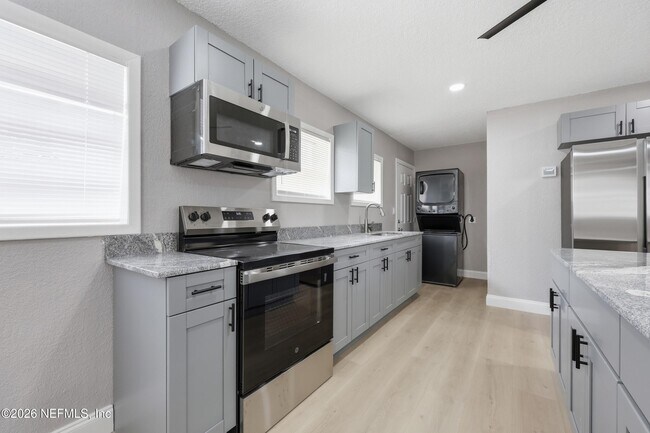 Photo - 9565 Carbondale Dr W