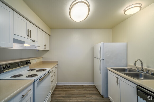 2BR, 2BA - 950SF - Kitchen