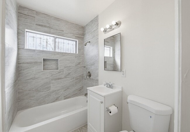 Photo - 1224 Normandie Ave Unit 2