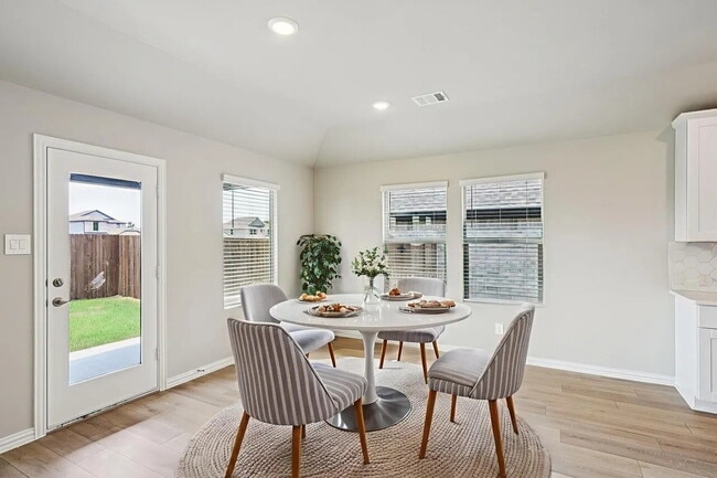 Photo - 512 Midnight Oak Dr