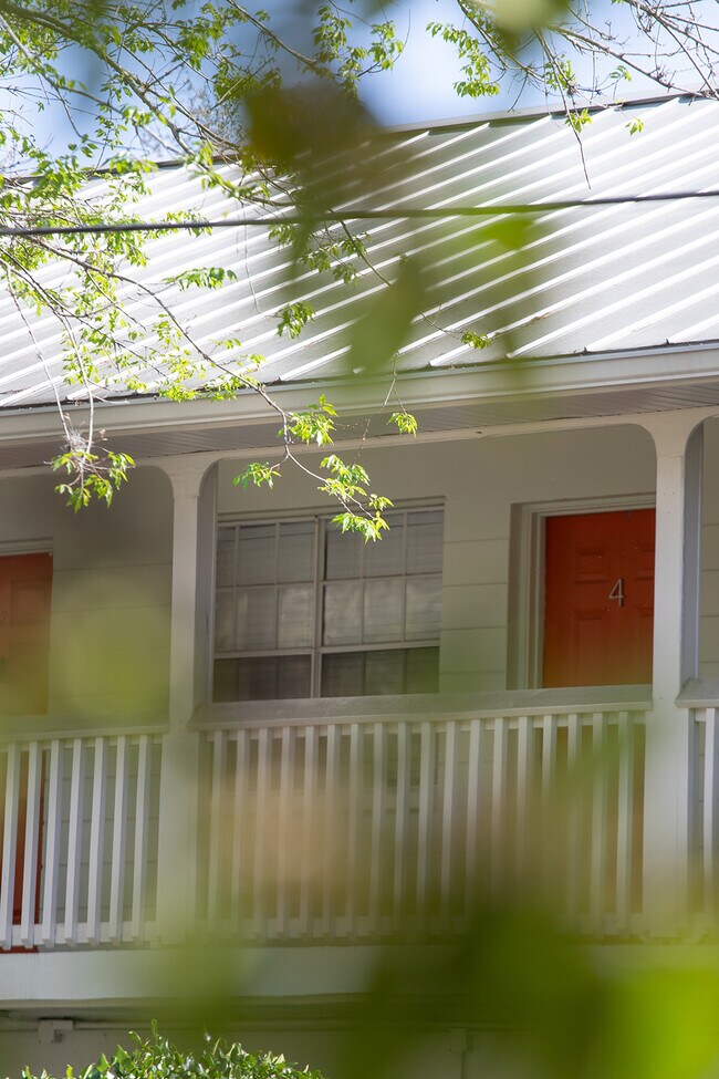 3318 W. De Leon