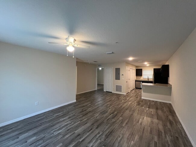 Photo - Available now! Lovely 2 Bedroom, 2 Bathroo...
