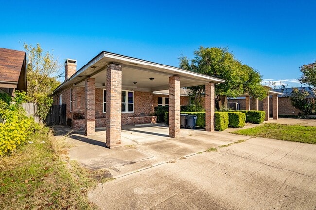 Building Photo - SW Loop 820 - 4304/4306 *Lease Up Only* Unit 4306