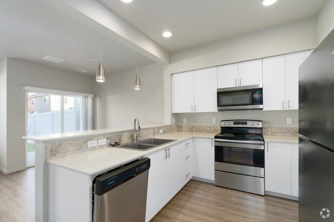 2BR, 3BA - 1267SF - Kitchen - Avery Estates Townhomes