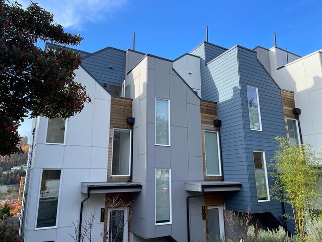 Modern Townhome in Jackson Place - Modern Townhome in Jackson Place
