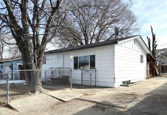 Building Photo - 5 bedroom home in Elko