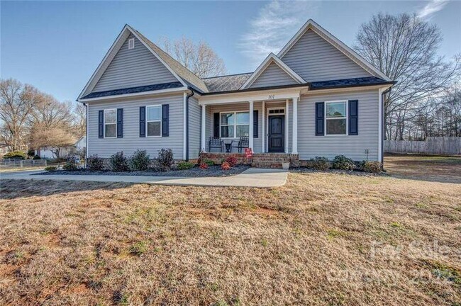 Photo - 101 W Park Dr