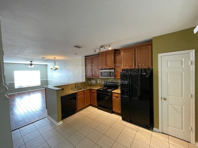 Photo - 720 Shropshire Loop