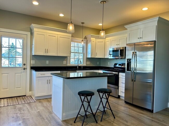 Building Photo - 127 Bridge St Unit 1R