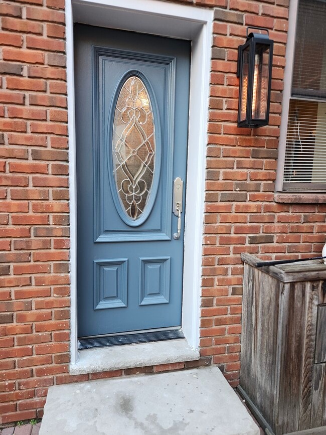 Photo - 733 Carpenter St
