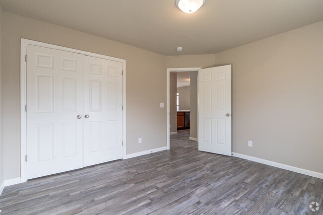 2BR, 1BA - 900SF - Primary Bedroom