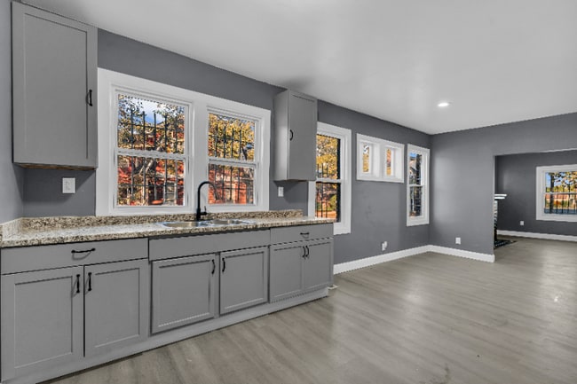 Photo - 3823 Clairmount Ave