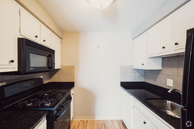 2BR, 2BA - 1200SF - Kitchen