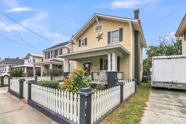 Photo - 1195 King St