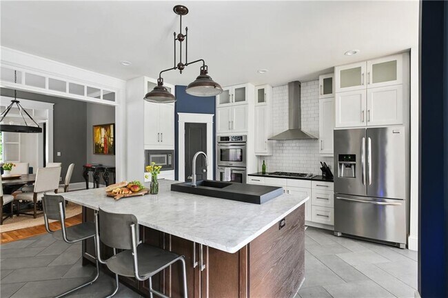 Photo - 635 Bonaventure Ave NE