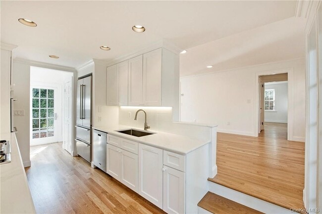 Photo - 19 Oneida St