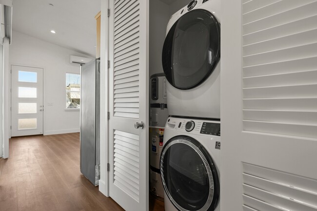 Full size washer/dryer - 1688 Thea Ave Unit B