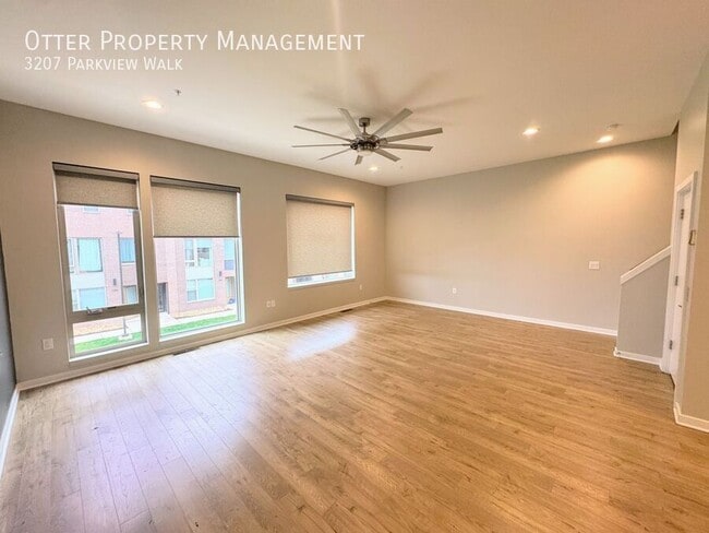 Photo - 3207 Parkview Walk