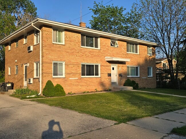Building Photo - W166N9108 Grand Ave Unit 2