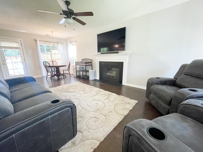 Photo - 104 Cedar Field Ln