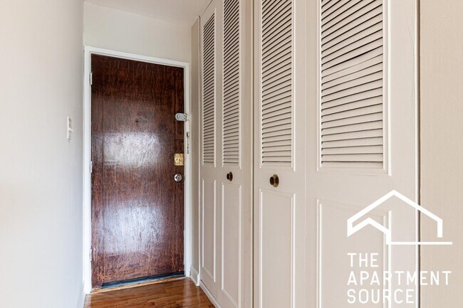 Photo - 5917 N Kenmore Ave Unit 523