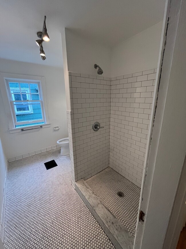 1840 W 5th Ave