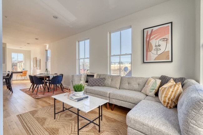 Building Photo - 520 NE 56th Ave Unit ID1309859P Rental