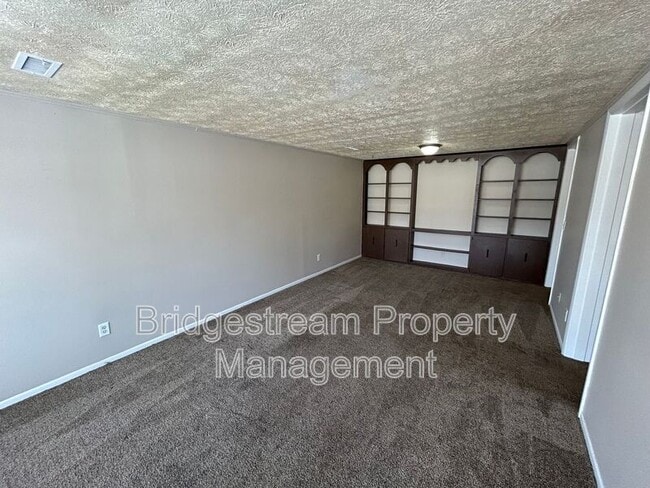 Photo - 838 Randler Ave