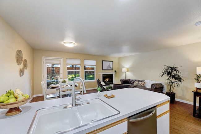 Photo - 3 Bed 2.5 Bath Townhome in Prime Boise Location!