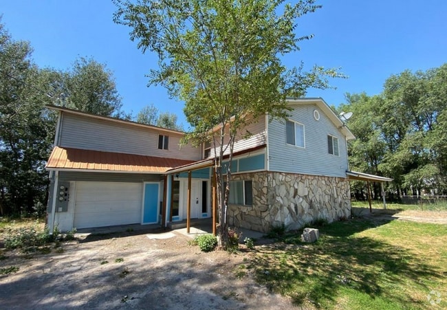 Building Photo - 2011 N 2800 W Rental