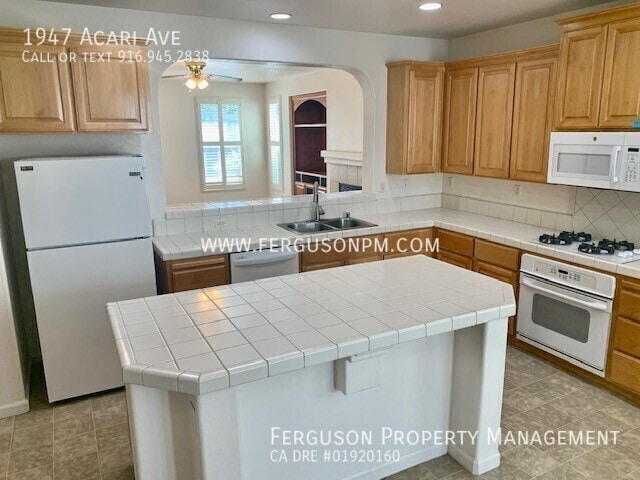 Photo - 1947 Acari Ave