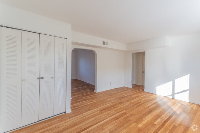 1BR,1BA,-655SF