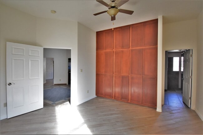 Photo - Beautiful 3 Bed/2Bath Townhouse Home off of Roadrunner Pkwy