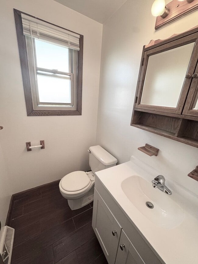 Photo - 2 Bedroom/ 1.5 Bath - New Kitchen and Carpet