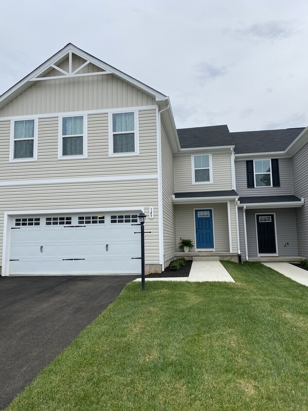 Beautiful new townhouse - 149 Thicket Dr (Lynchburg, VA)
