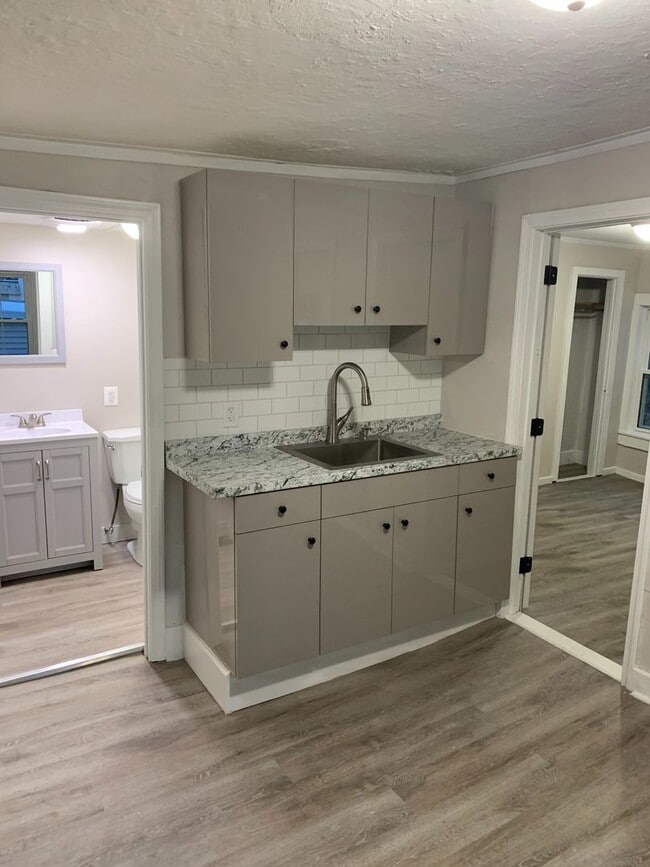Building Photo - 65 River St Unit 3R