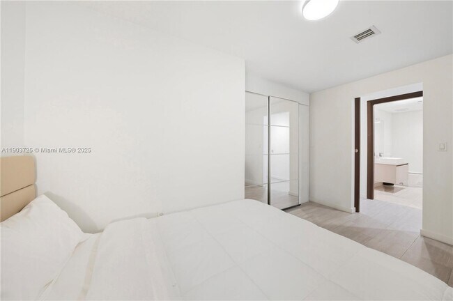 Photo - 1000 Brickell Plaza Unit 2805