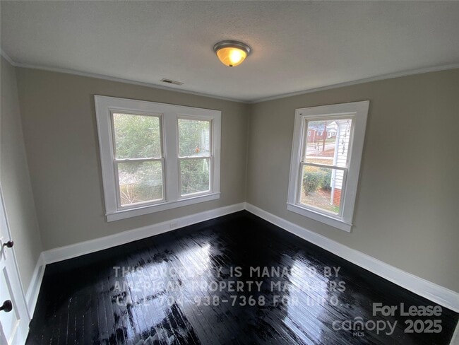 Photo - 69 Creswell Dr NE