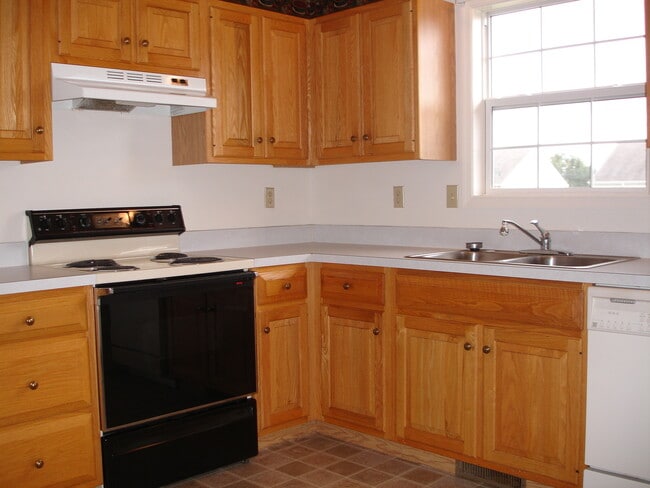 Photo - 147 Chelmsford Dr