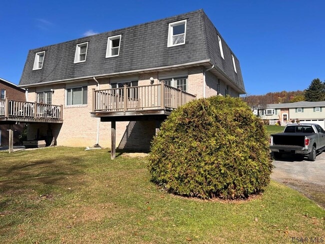 Photo - 120-122 Berkey Dr