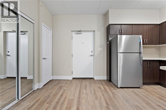 Photo - 149 Main St W Unité 203