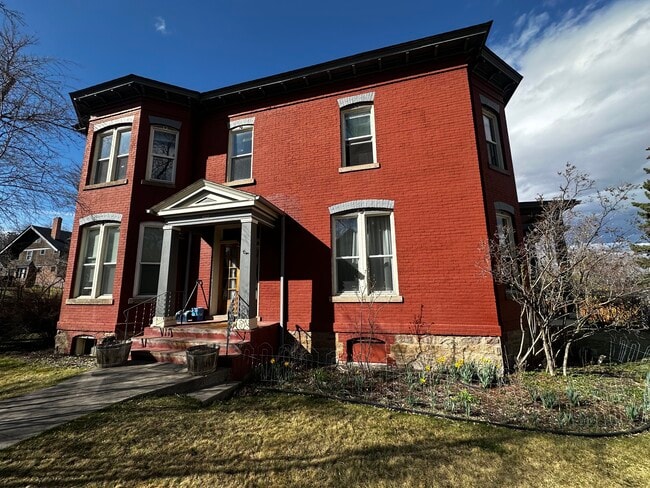 Building Photo - 428 Power St Unit 1